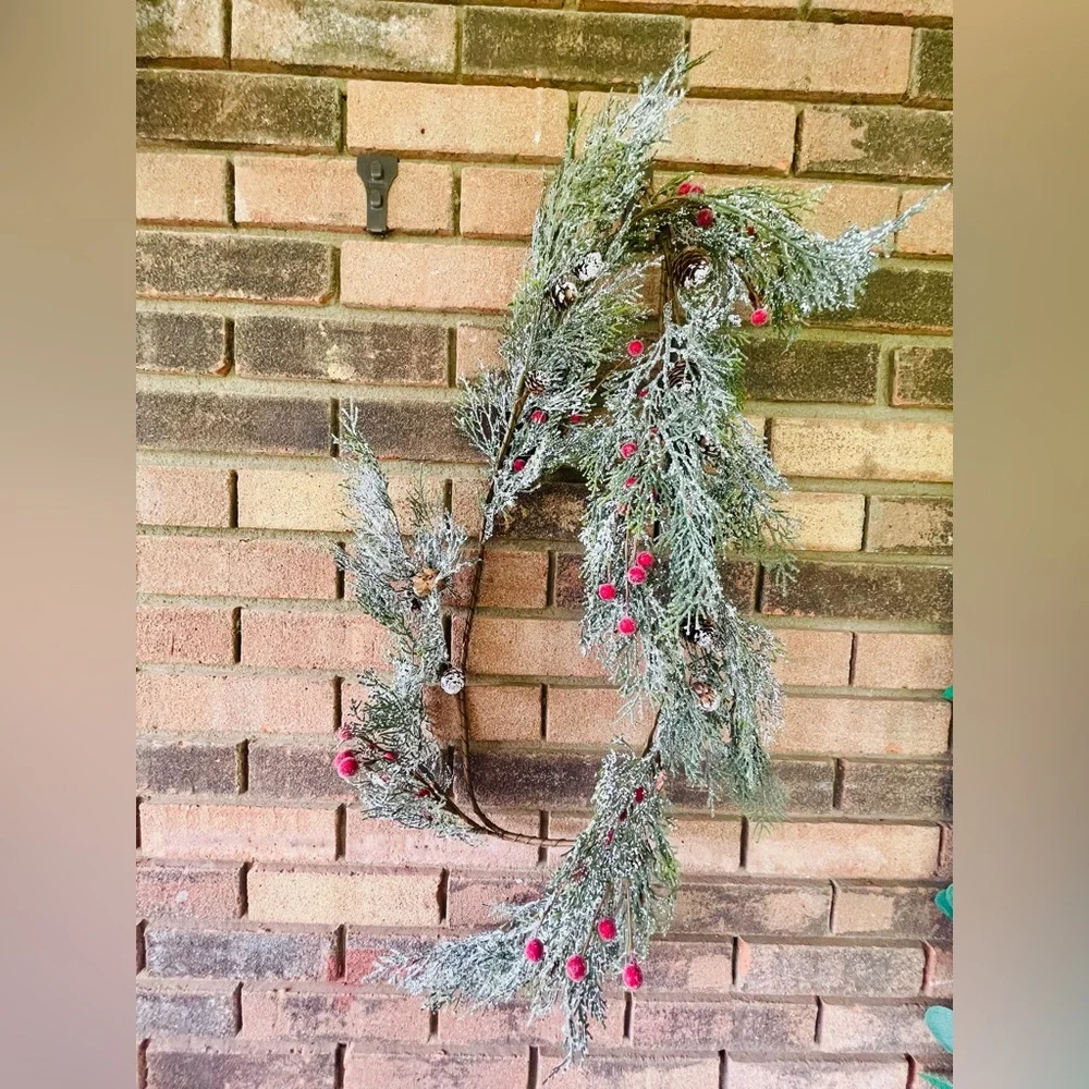 Snowy Cypress & Sugar Berry Garland
